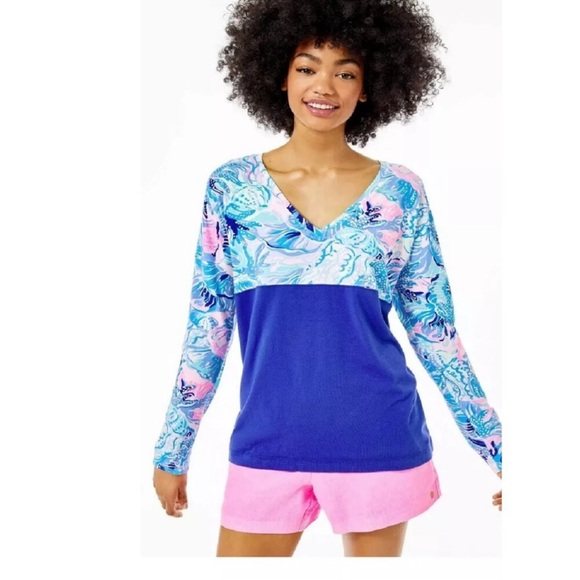 Lilly Pulitzer V-Neck Finn Top in Shadeseekers print size Medium NWOT - Picture 1 of 7